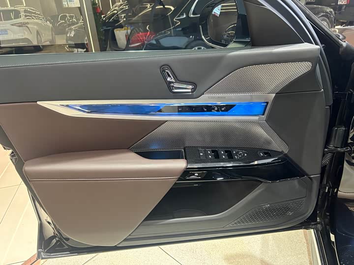 Фото 5 - BMW 7 Series