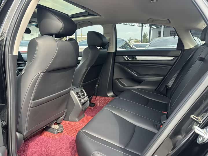 Фото 6 - Honda Accord