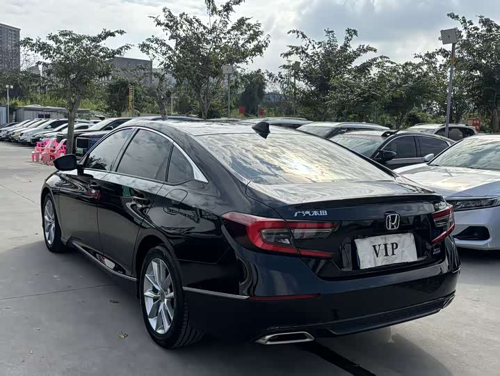 Фото 7 - Honda Accord