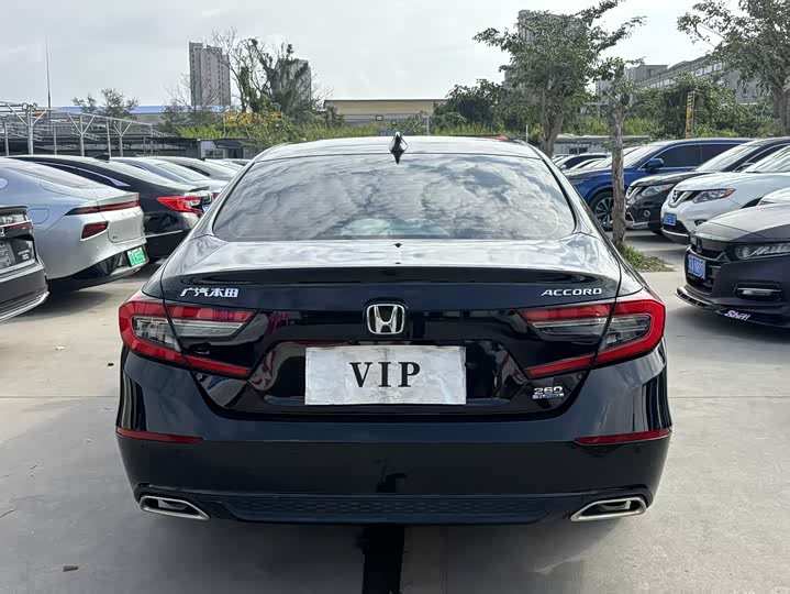 Фото 8 - Honda Accord