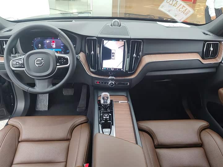 Фото 8 - Volvo XC60 Hybrid