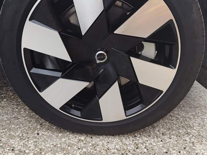 Фото 9 - Volvo XC60 Hybrid