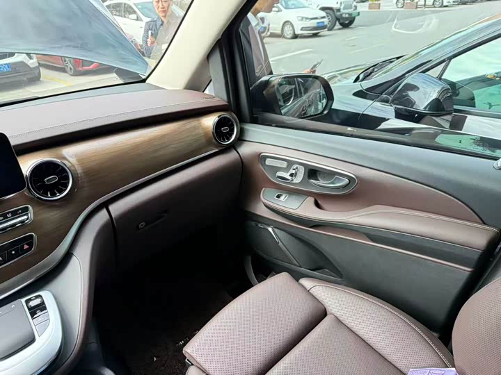 Фото 8 - Mercedes-Benz V-Class