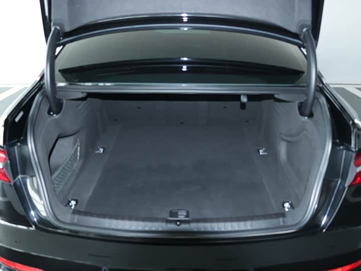 Фото 6 - Audi A6L