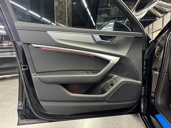 Фото 5 - Audi A6L