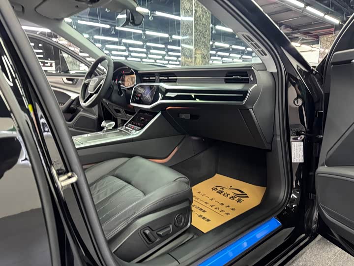 Фото 8 - Audi A6L