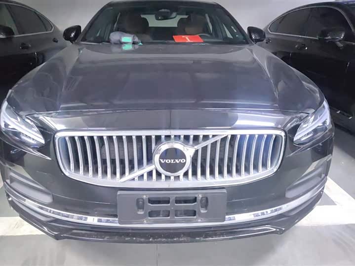 Фото 2 - Volvo S90