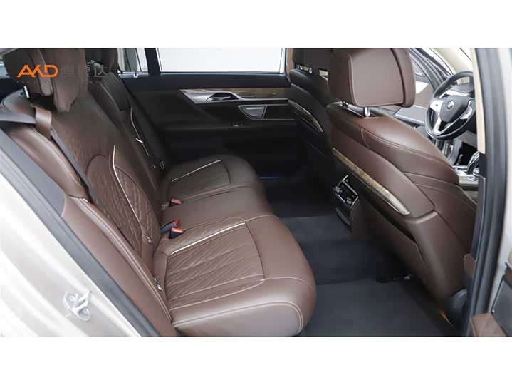 Фото 8 - BMW 7 Series