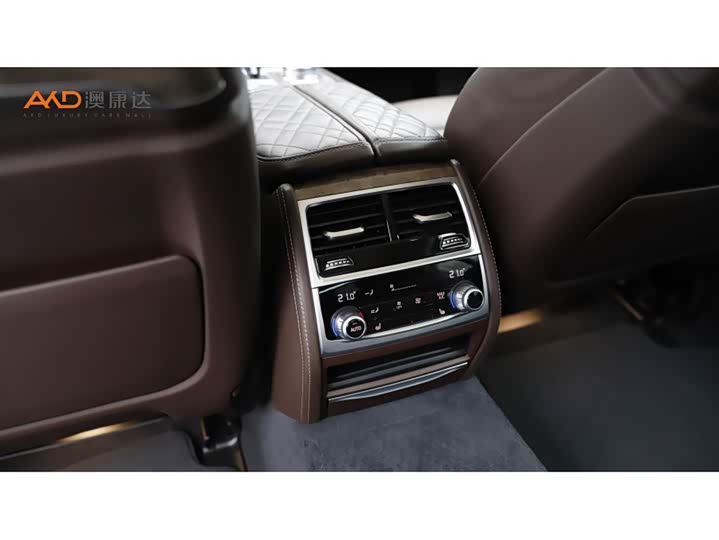 Фото 9 - BMW 7 Series