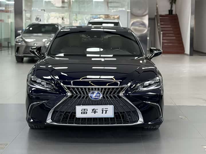 Фото 2 - Lexus ES