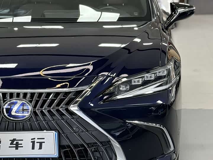 Фото 4 - Lexus ES