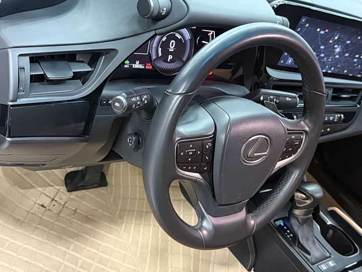 Фото 5 - Lexus ES