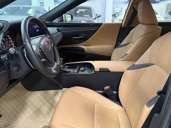 Фото 6 - Lexus ES