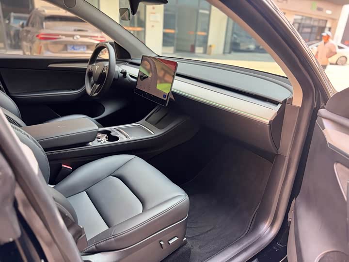 Фото 3 - Tesla Model Y