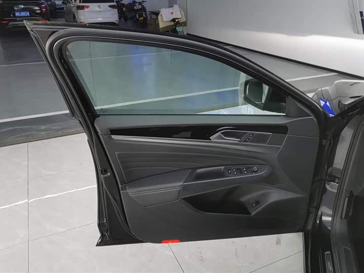 Фото 7 - Volkswagen Passat