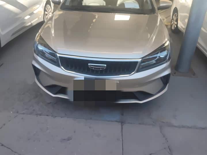 Фото 2 - Geely Emgrand