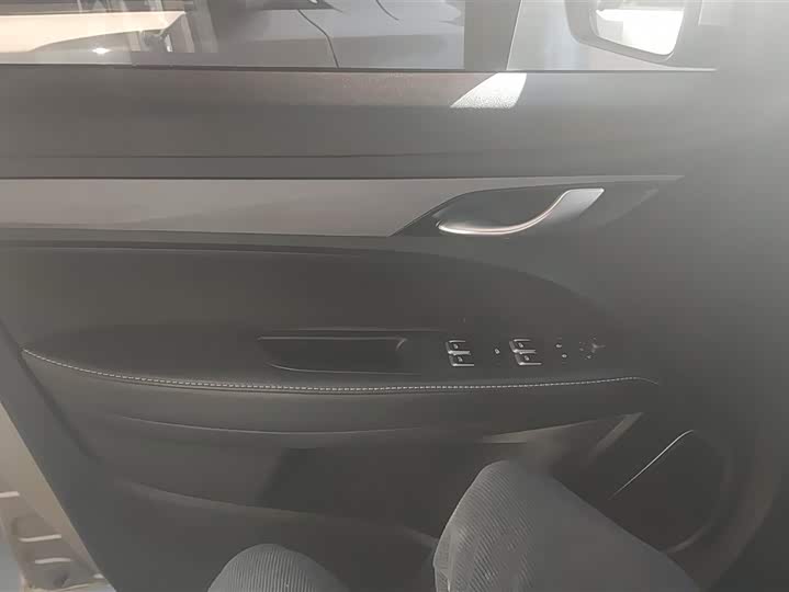 Фото 7 - Geely Emgrand