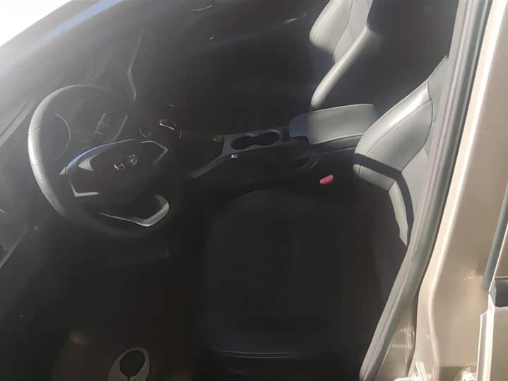 Фото 9 - Geely Emgrand