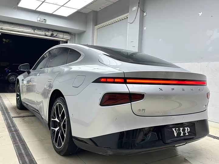 Фото 2 - XPeng P7