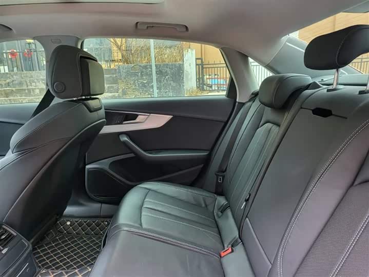 Фото 4 - Audi A4L