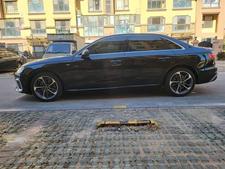 Фото 6 - Audi A4L