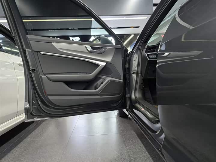 Фото 5 - Audi A6L