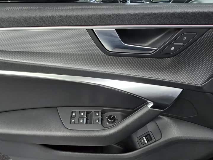 Фото 6 - Audi A6L