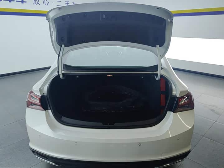 Фото 4 - Chevrolet Malibu XL