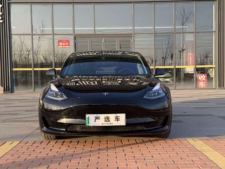 Фото 2 - Tesla Model 3