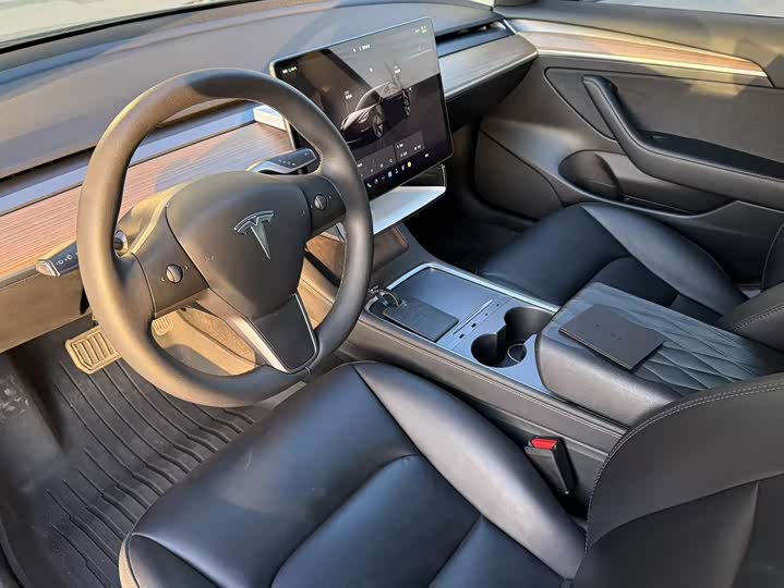 Фото 4 - Tesla Model 3