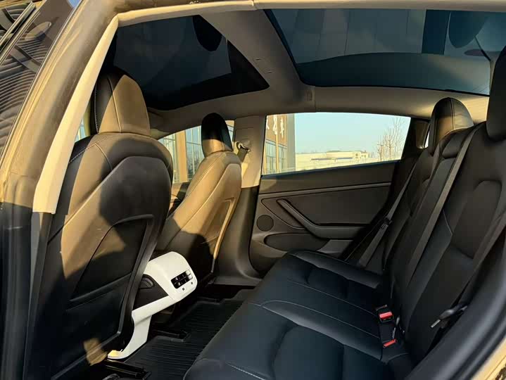 Фото 6 - Tesla Model 3