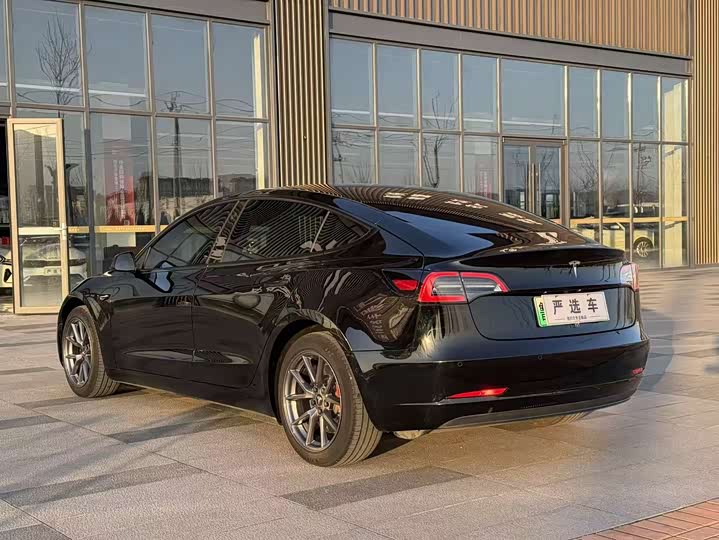 Фото 7 - Tesla Model 3