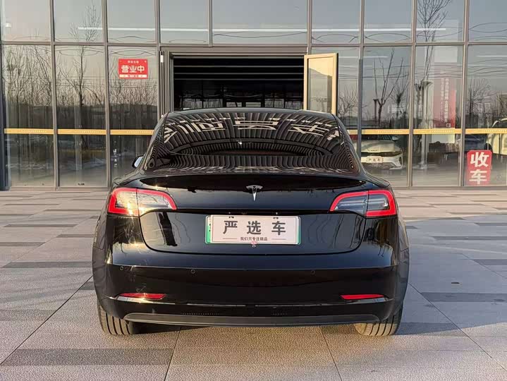 Фото 8 - Tesla Model 3