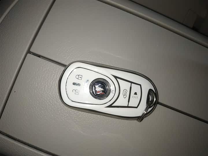 Фото 9 - Buick GL8 ES