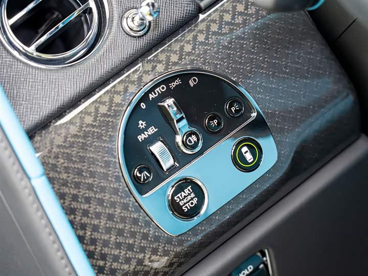 Фото 6 - Rolls-Royce Cullinan