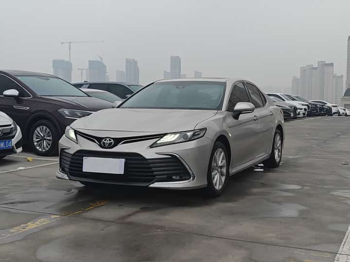 Фото 1 - Toyota Camry