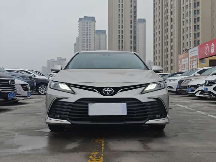 Фото 2 - Toyota Camry