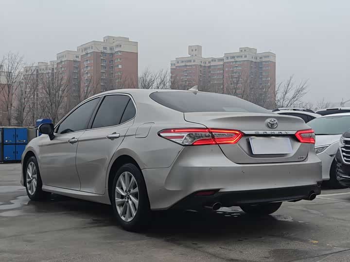 Фото 5 - Toyota Camry