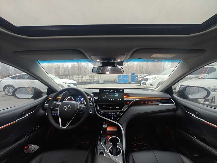 Фото 7 - Toyota Camry