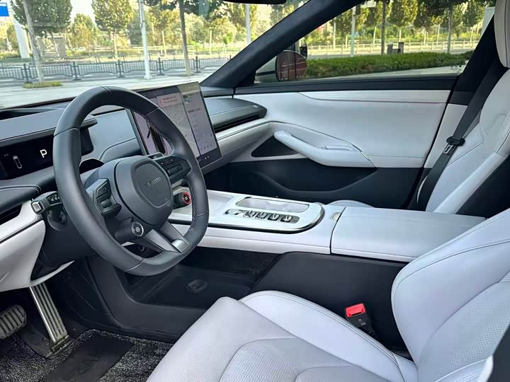 Фото 4 - Xiaomi SU7