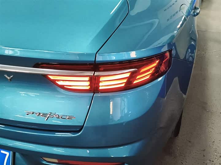 Фото 8 - Geely Preface