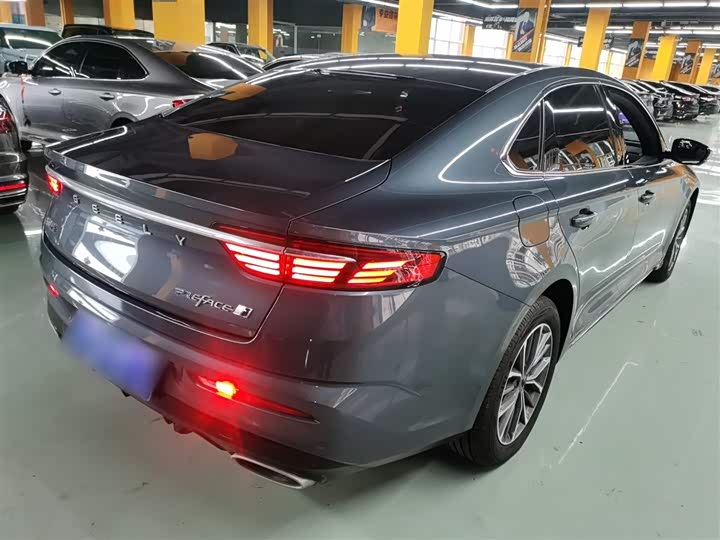 Фото 7 - Geely Preface