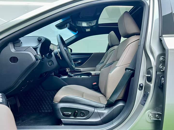 Фото 4 - Lexus ES