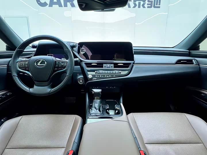 Фото 5 - Lexus ES