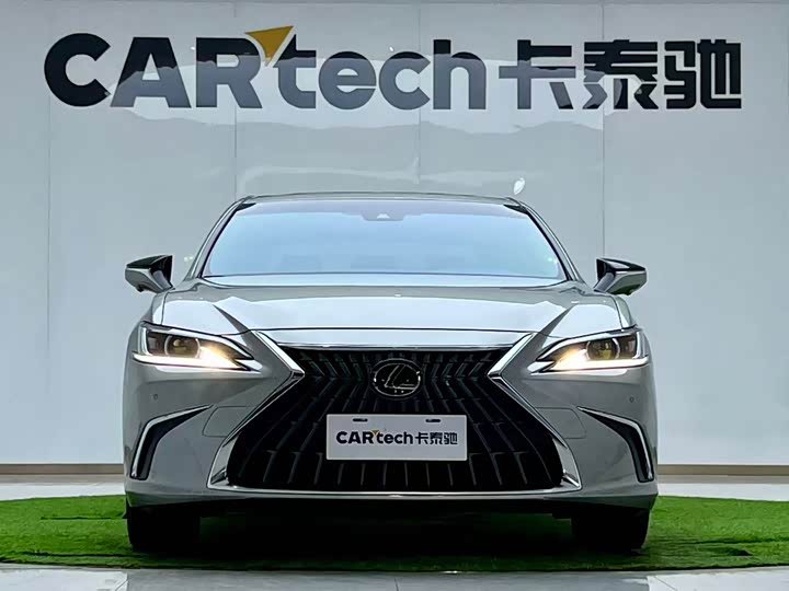 Фото 6 - Lexus ES