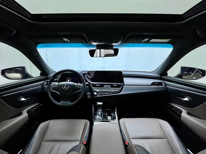 Фото 8 - Lexus ES