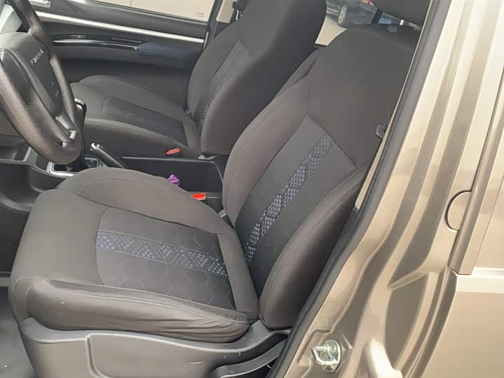 Фото 8 - Dongfeng Forthing Lingzhi M5