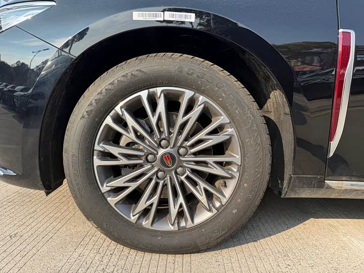 Фото 8 - Hongqi H5