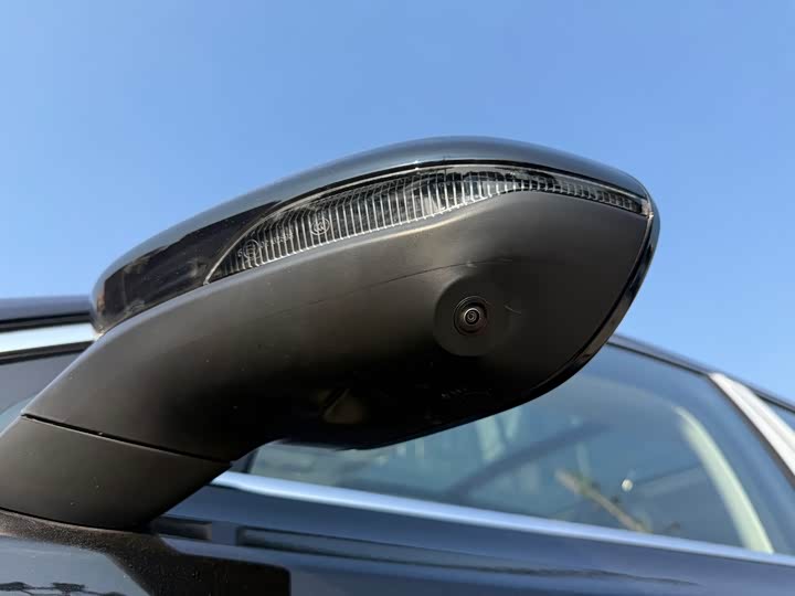 Фото 9 - Hongqi H5