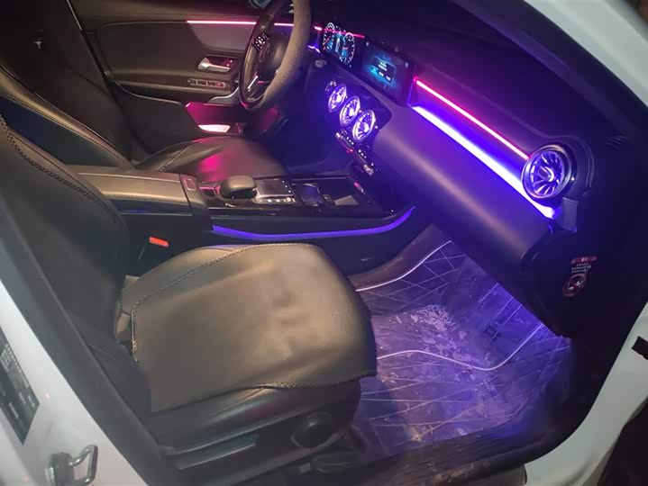 Фото 8 - Mercedes-Benz A-Class